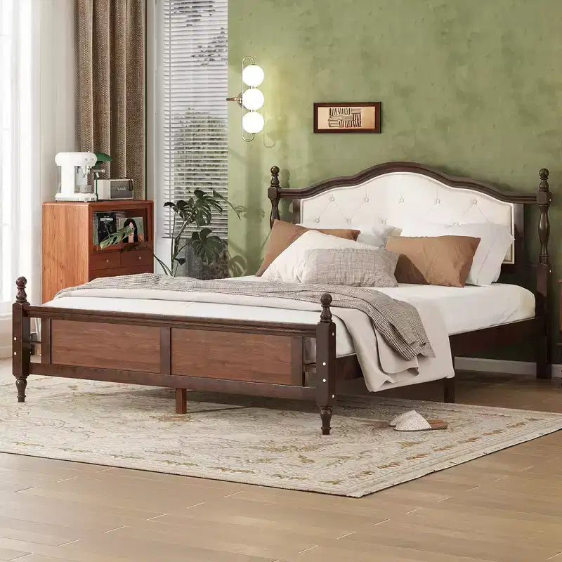 Letto a piattaforma Queen Pine in legno con pediera a pannelli, marrone