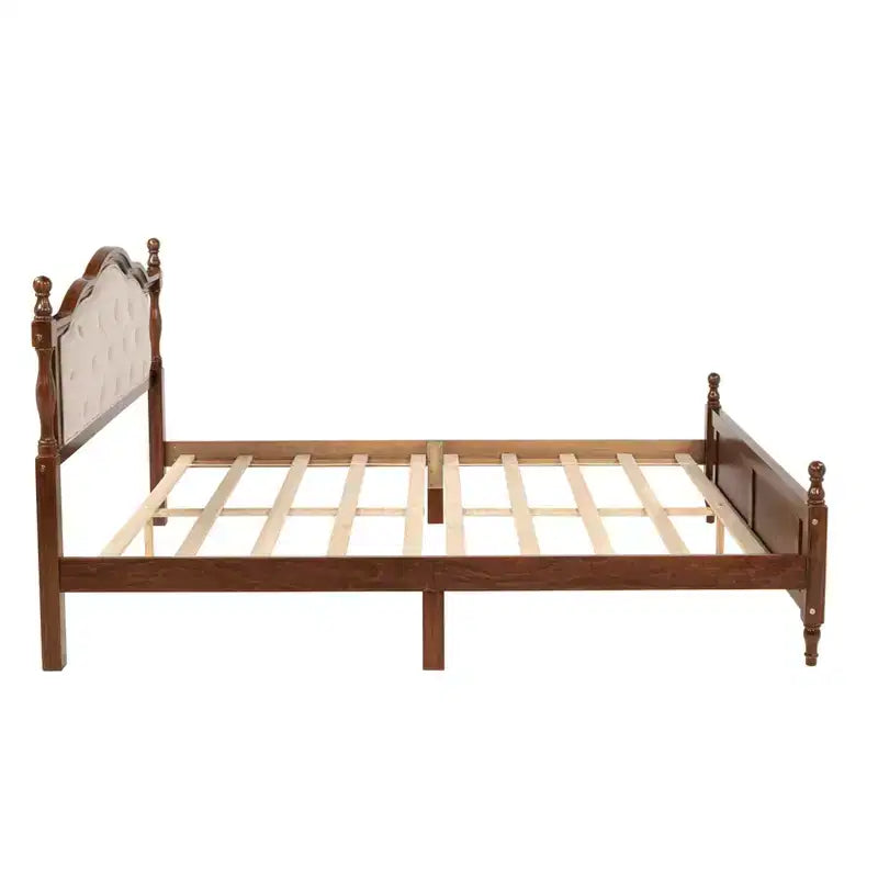 Letto a piattaforma Queen Pine in legno con pediera a pannelli, marrone