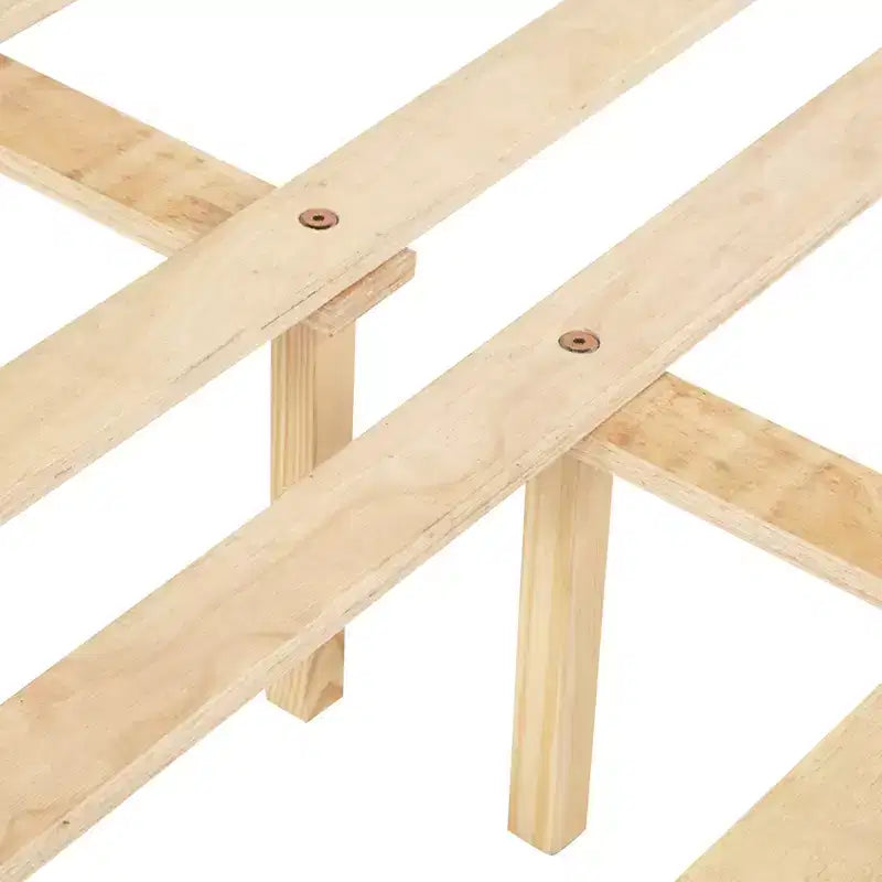 Letto a piattaforma Queen Pine in legno con pediera a pannelli, marrone