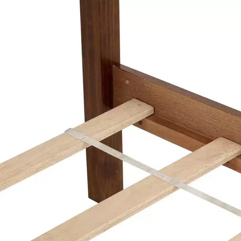 Letto a piattaforma Queen Pine in legno con pediera a pannelli, marrone