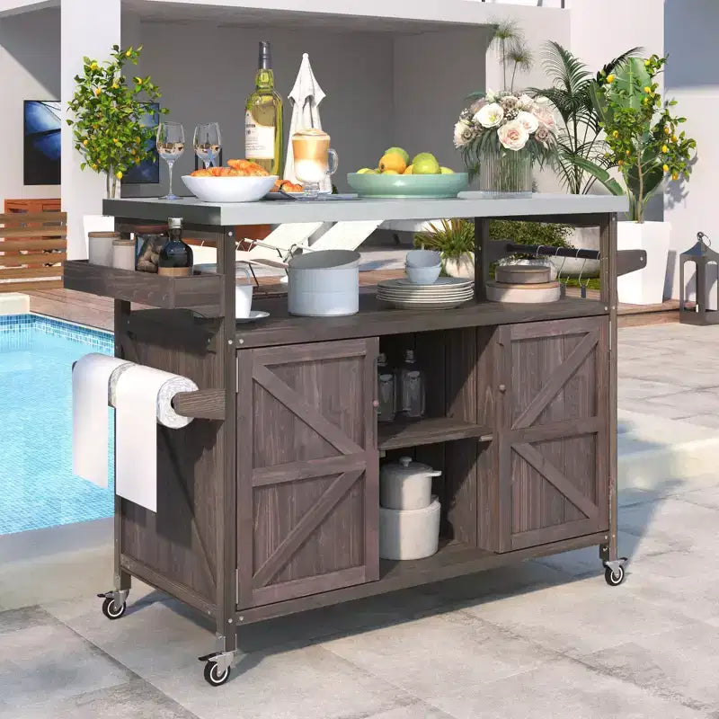 Isola da cucina per esterni con piano griglia in acciaio e ripiano, carrello bar in legno massello con ruote bloccabili per giardino e barbecue