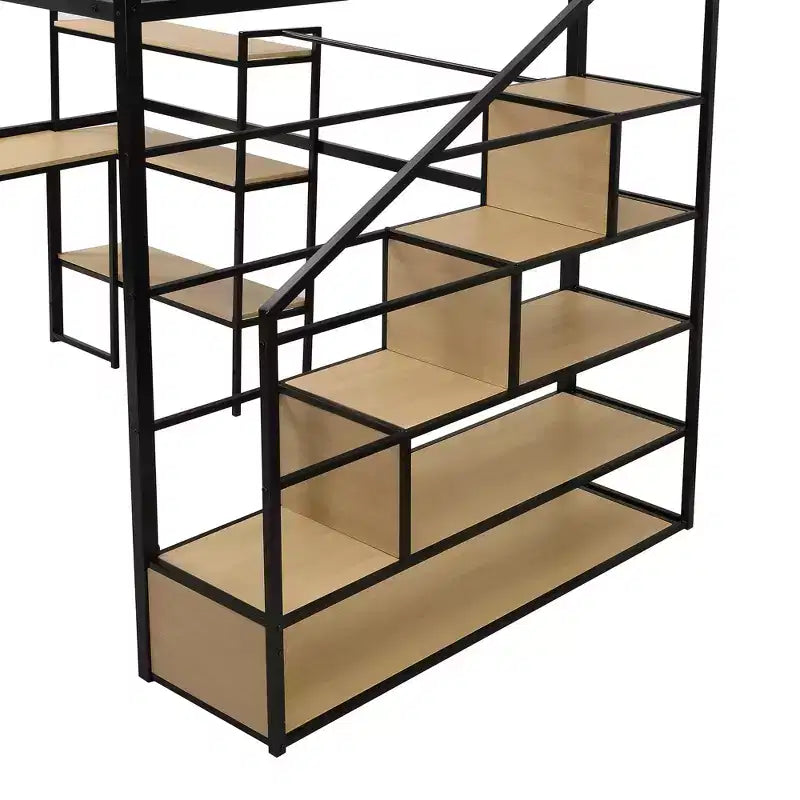 Letto a soppalco matrimoniale in metallo con scala, scrivania e mensole integrate, design salvaspazio, struttura nera, non necessita di rete a molle