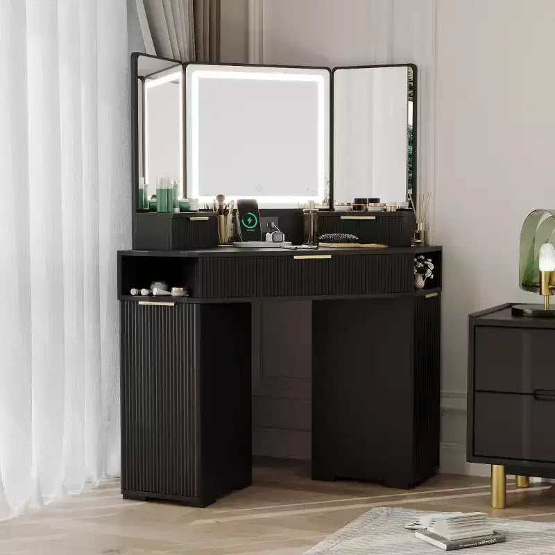 Scrivania angolare da 53" con specchio LED, design scanalato, cassetti, armadietti e stazione di ricarica per camera da letto