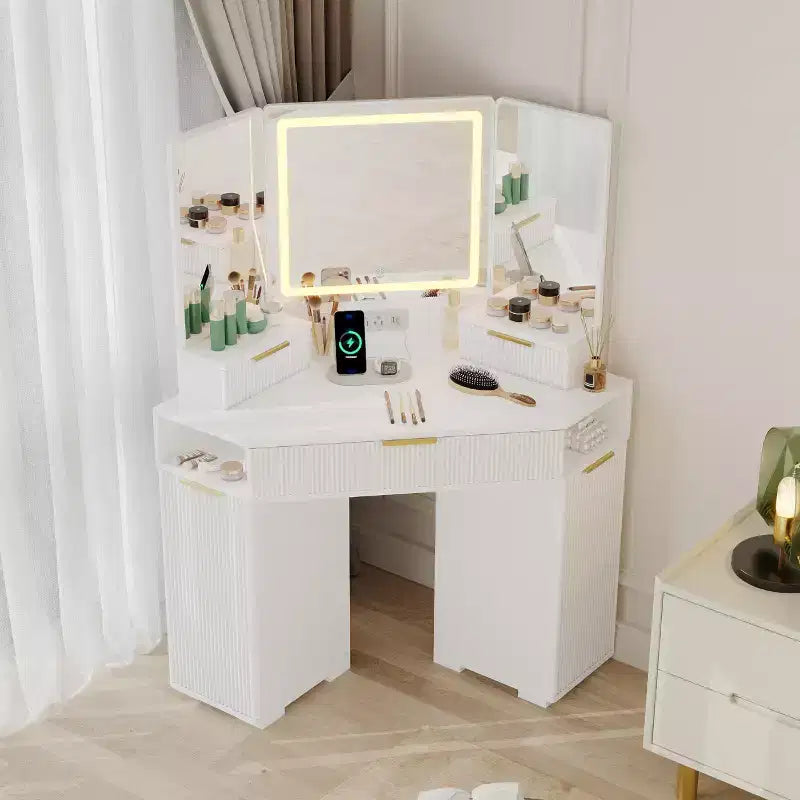 Scrivania angolare da 53" con specchio LED, design scanalato, cassetti, armadietti e stazione di ricarica per camera da letto