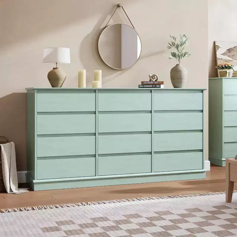 Comò con cassetti profondi e piano ampio