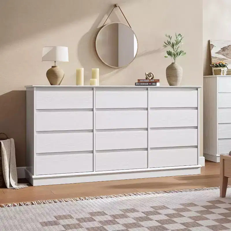 Comò con cassetti profondi e piano ampio
