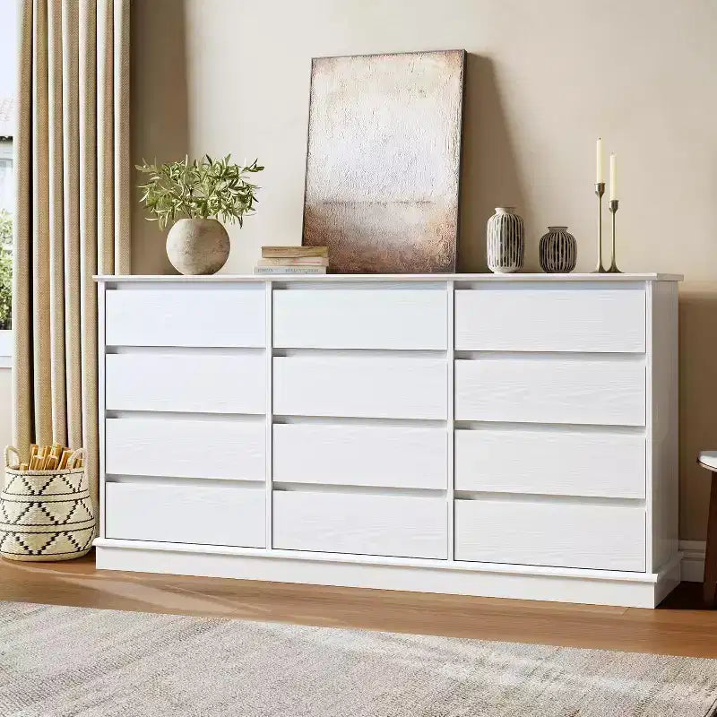 Comò con cassetti profondi e piano ampio